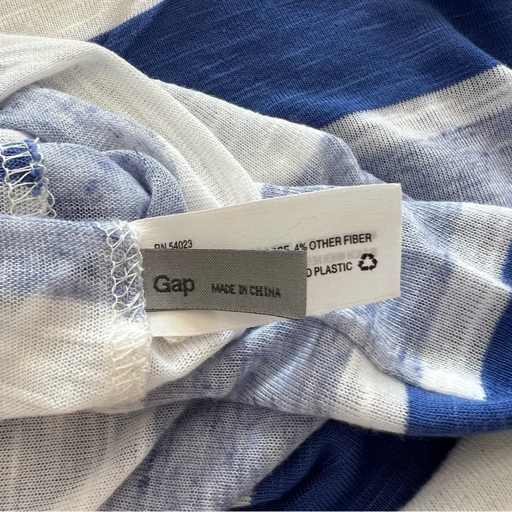 GAP Infinity Scarf - Picture 3 of 3